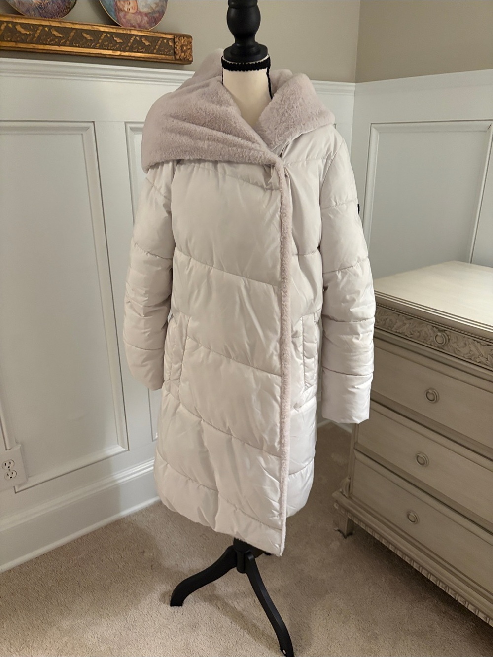 BCBGMaxAzria Light Cream Puffer Coat with Plush Hood Trim